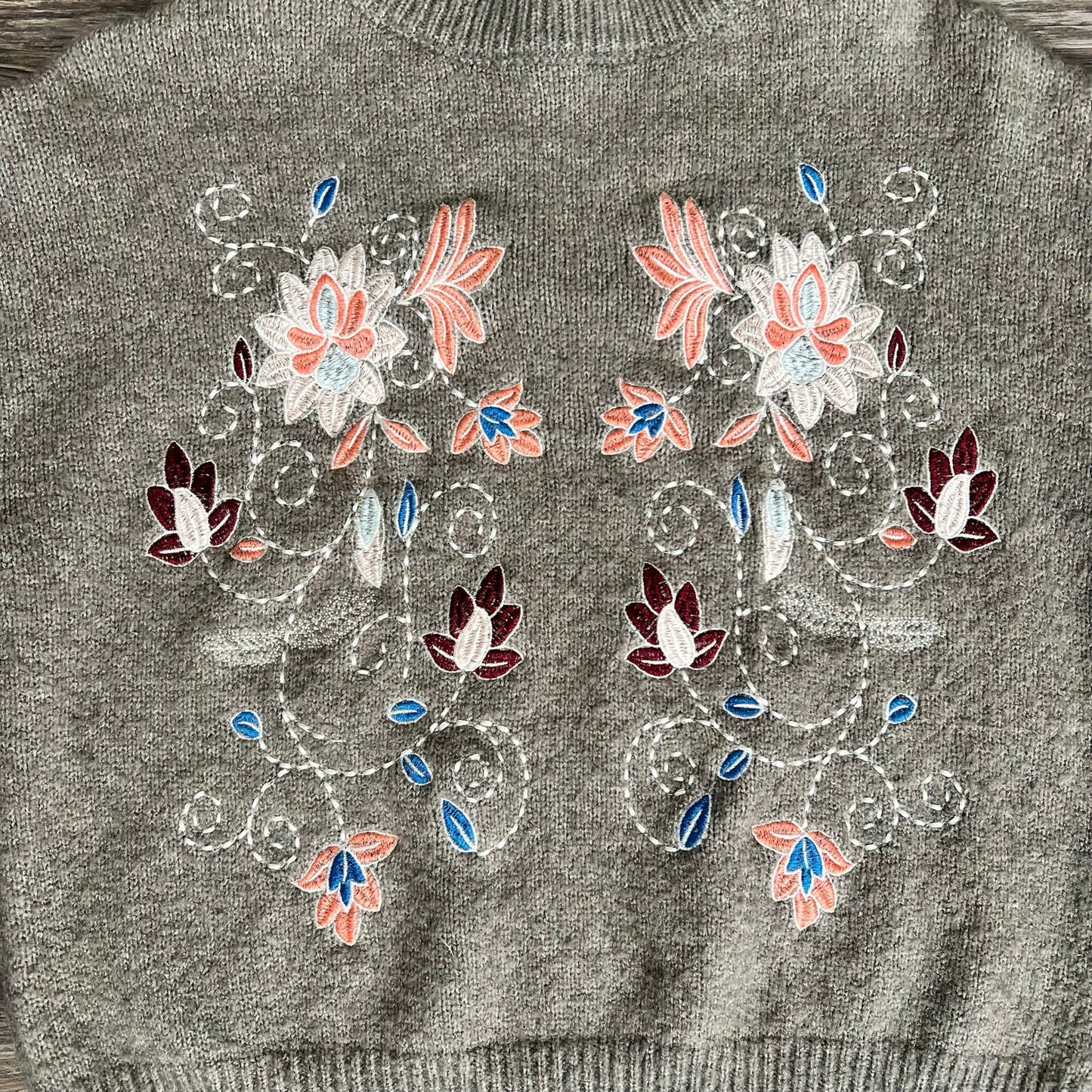 Jun & Ivy Gray Floral Sweater